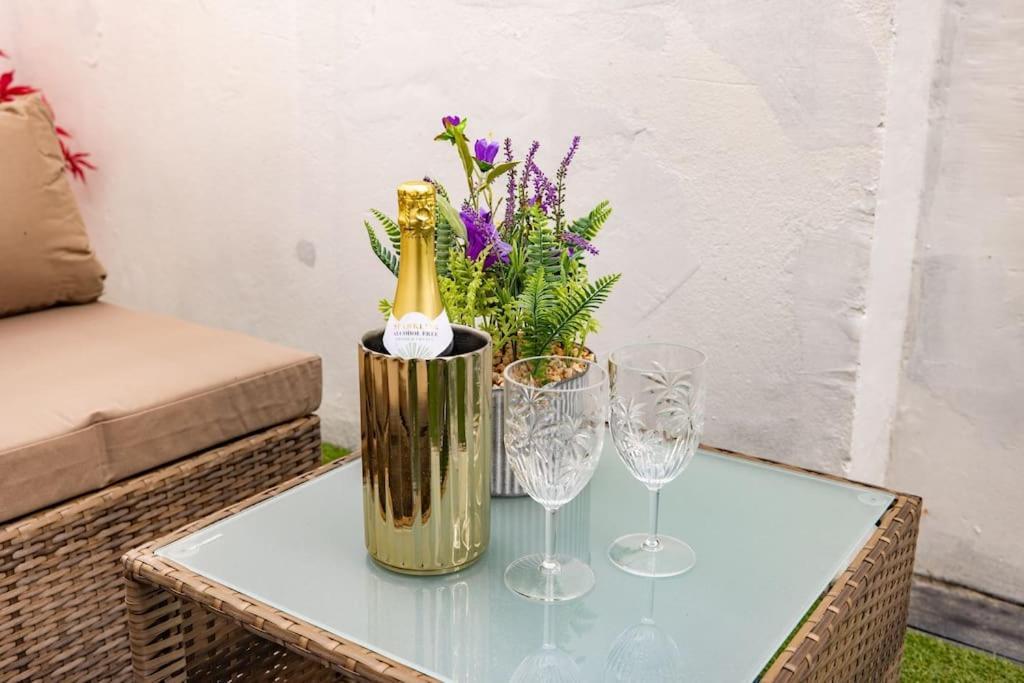 Wild Roses Serviced Apartments - Borough Лондон Экстерьер фото