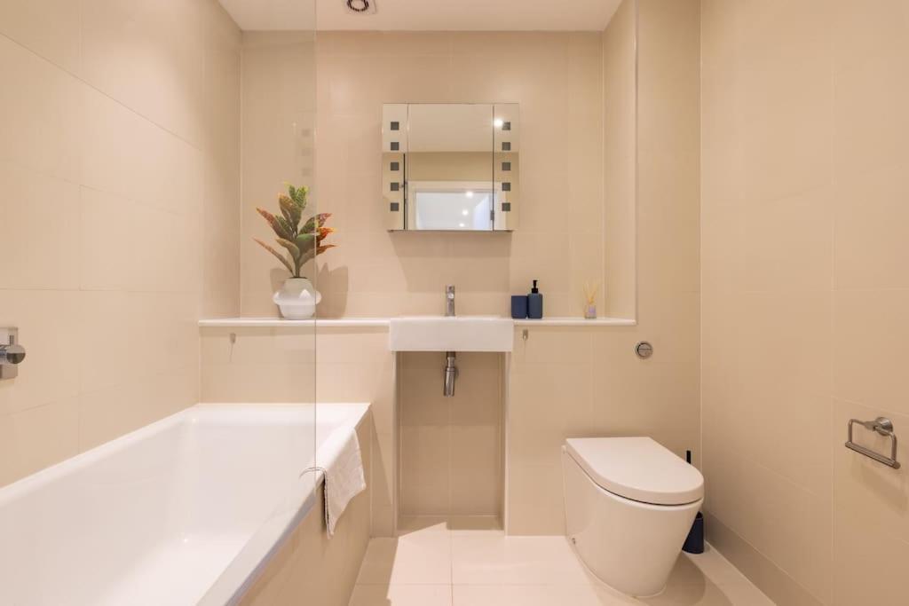 Wild Roses Serviced Apartments - Borough Лондон Экстерьер фото