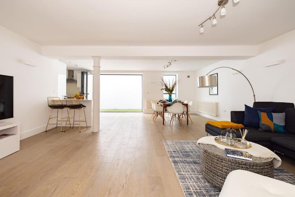 Wild Roses Serviced Apartments - Borough Лондон Экстерьер фото