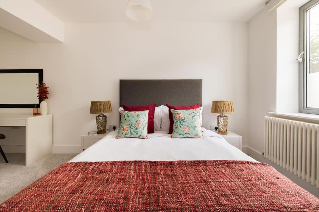 Wild Roses Serviced Apartments - Borough Лондон Экстерьер фото