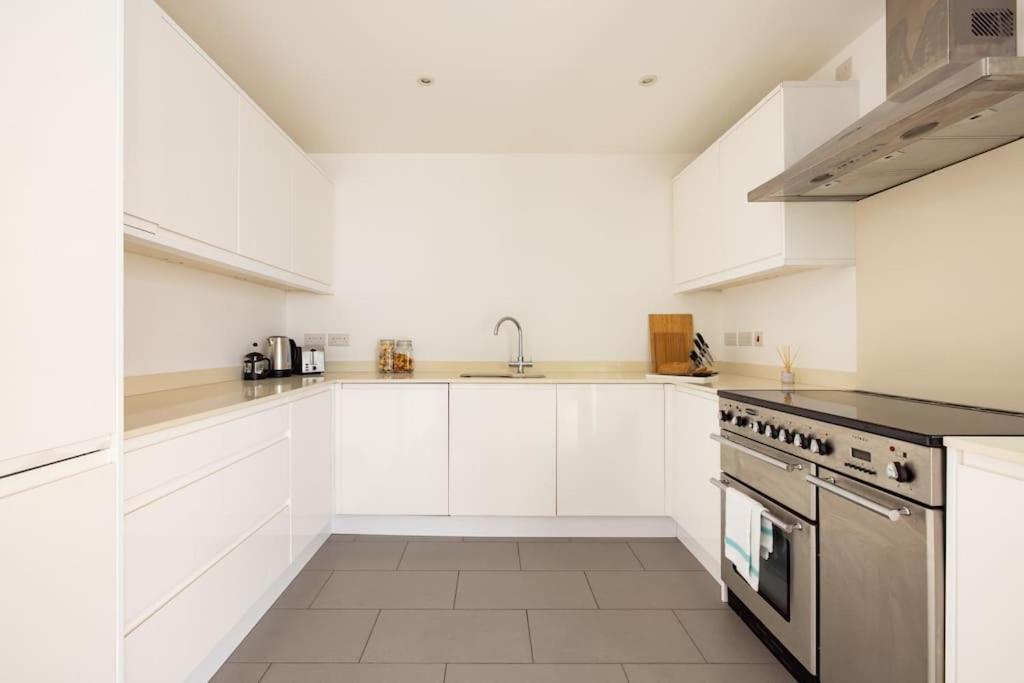 Wild Roses Serviced Apartments - Borough Лондон Экстерьер фото