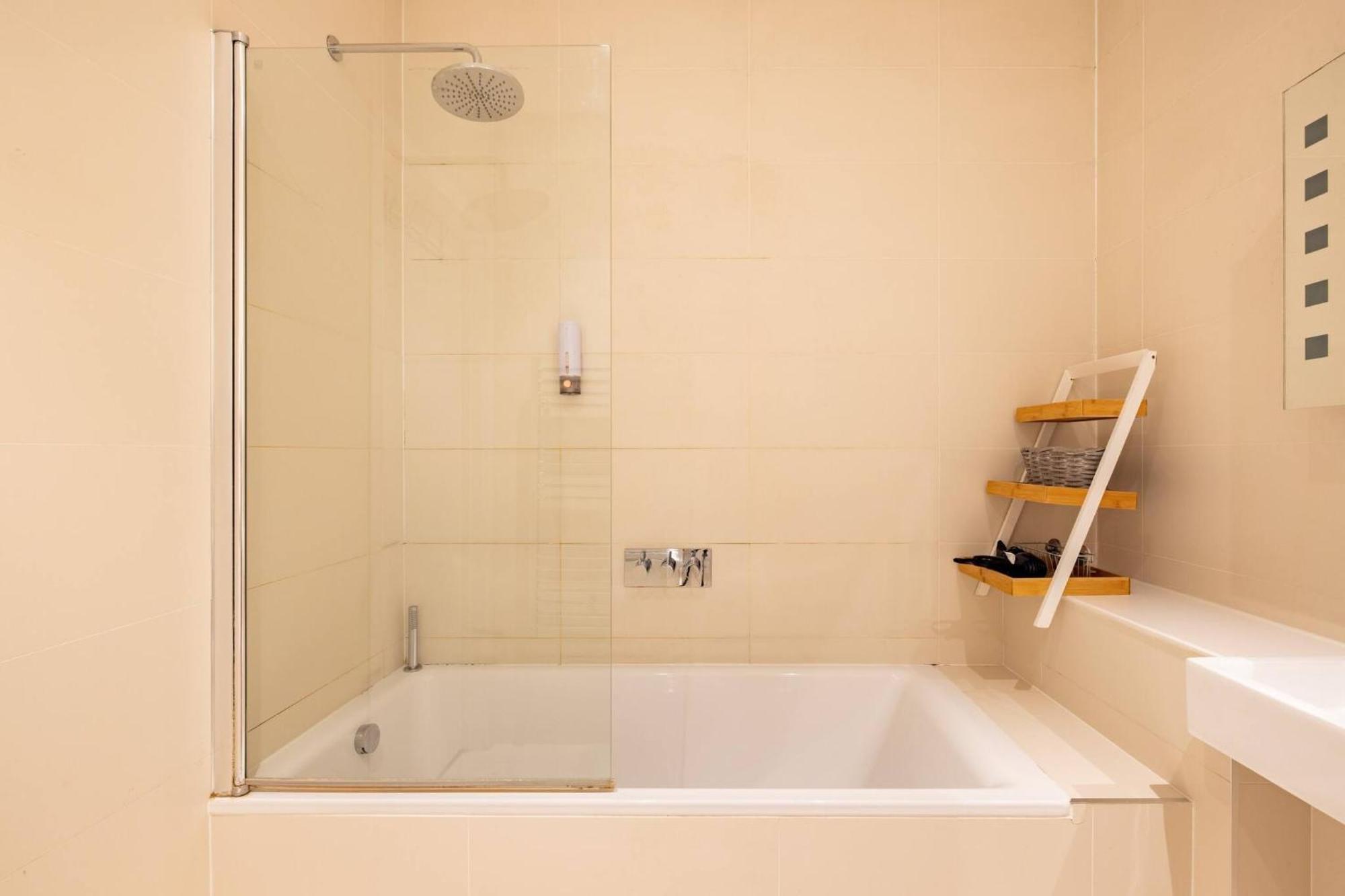 Wild Roses Serviced Apartments - Borough Лондон Экстерьер фото